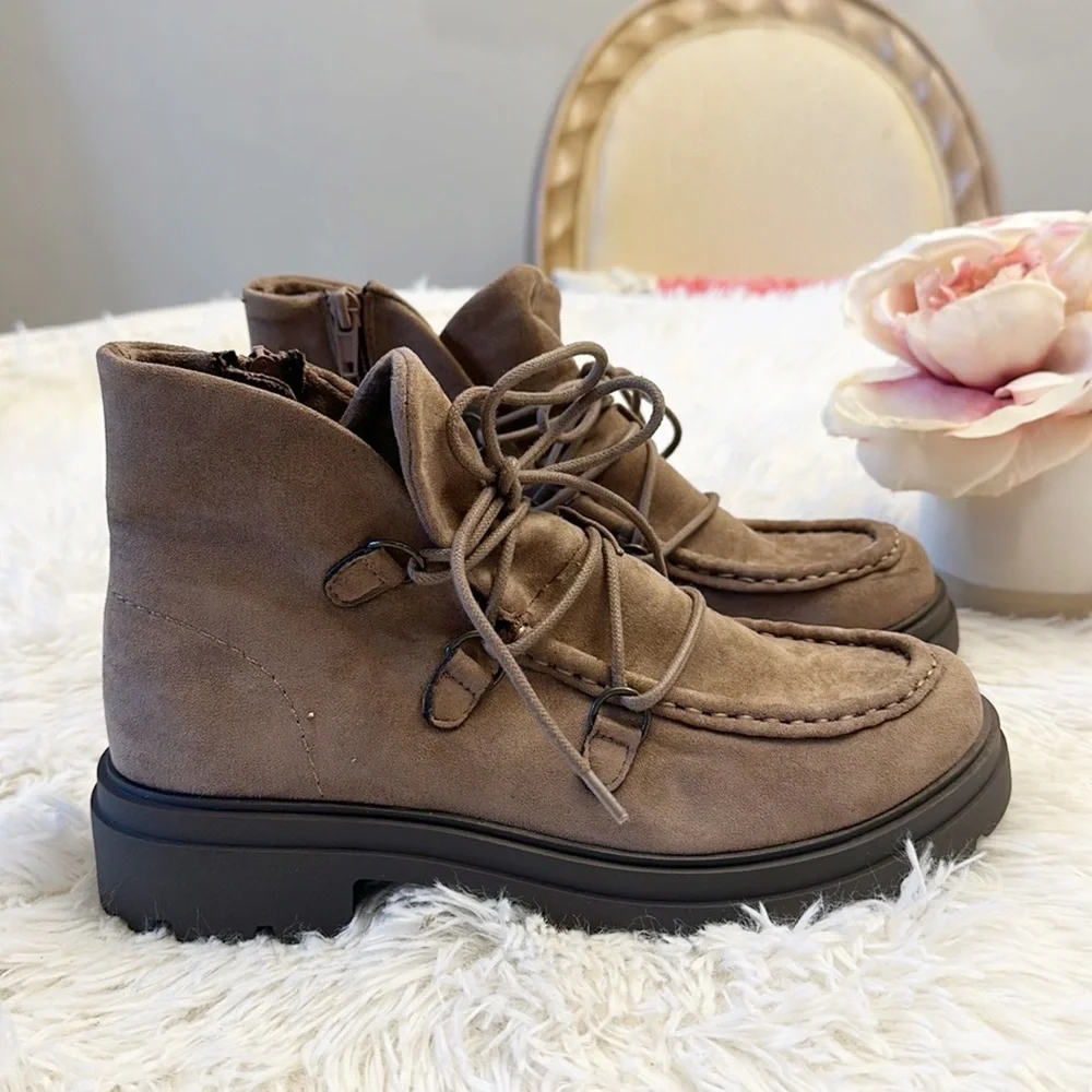 Bella Vita Xandy Lace Up taupe lug sole combat ankle boot women size 8